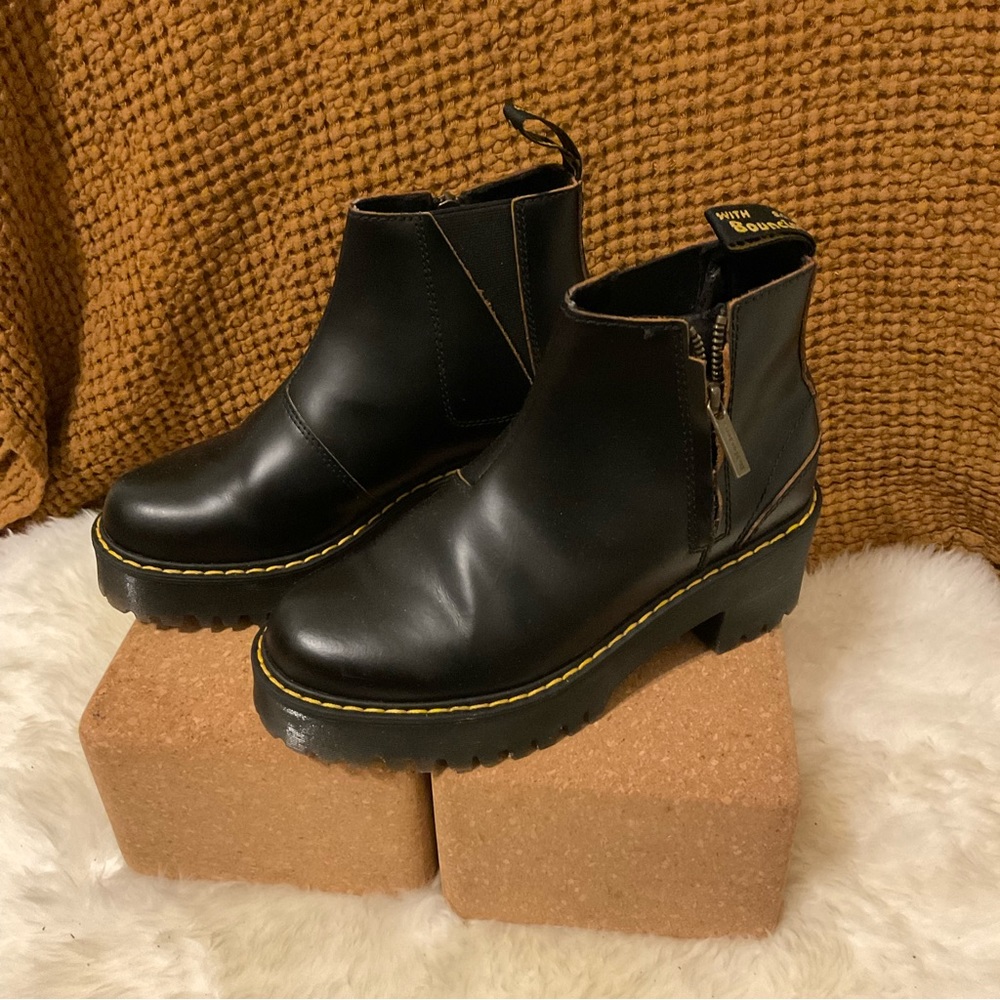 Dr. Martens Rometty II Vintage Smooth Leather Chelsea Boots